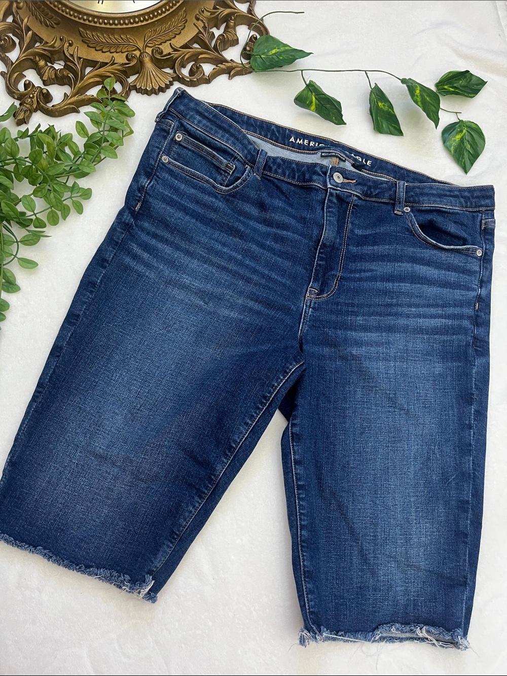 American Eagle 13” Skinny Bermuda Jean Shorts size 18